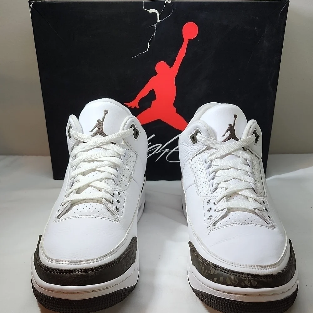 Jordan Retro Sneakers White with Black and Brown Details